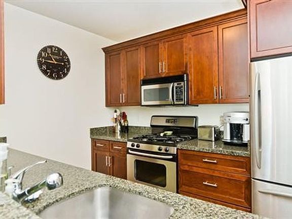 4th image of 88 Townsend St APT 401