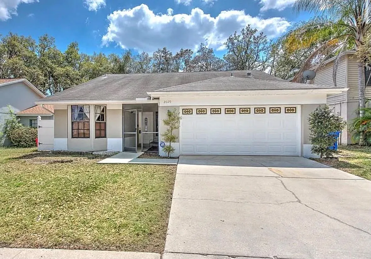3 bed, 1380 sqft, $2,120 — Photo 4