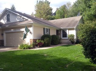 6494 Highland Ridge Dr, East Lansing, MI 48823