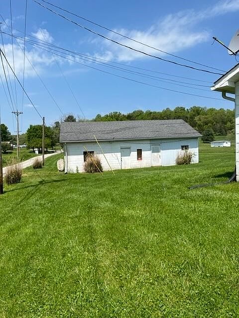 2nd image of 204 Hayes Station Rd