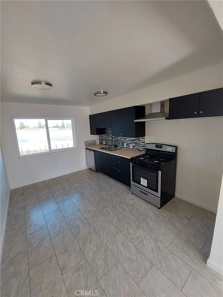 2 bed, 732 sqft, $1,600 — Photo 3