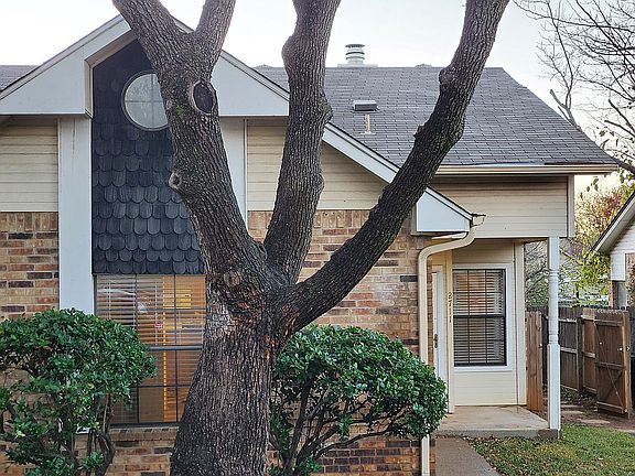 2nd image of 2711 Stratford Ct
