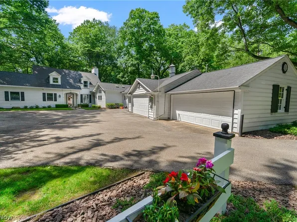 40 Redfern Dr, Youngstown, OH 44505
