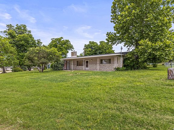 3rd image of 212 BLUEBONNET ST