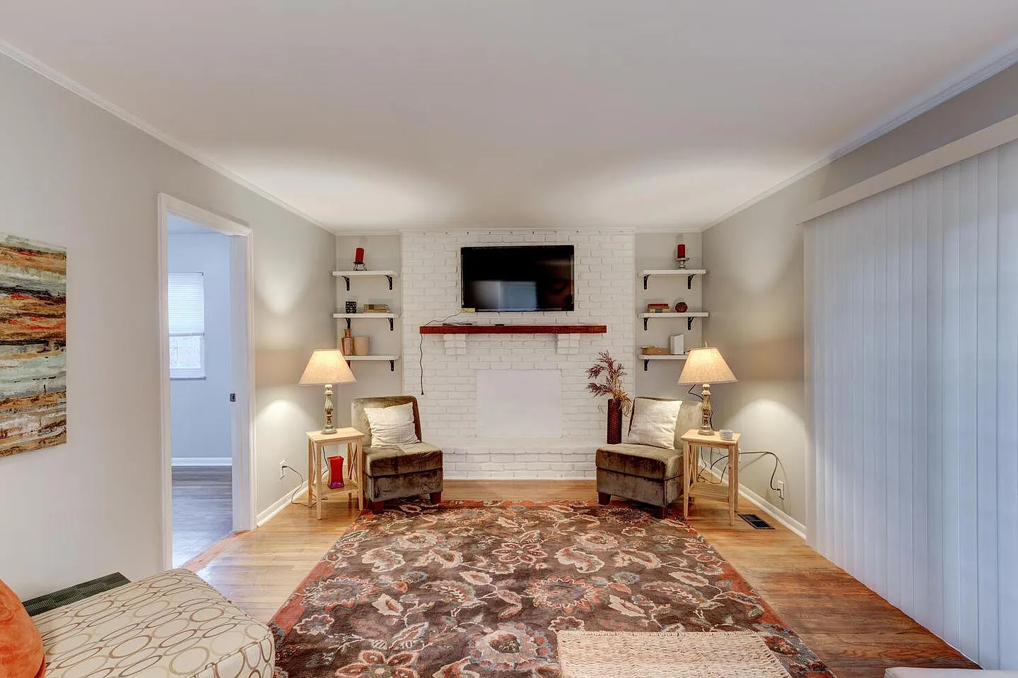 Charming Indianapolis home close to Fort Harrison State Park and trails — Photo 1