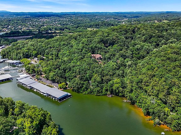3rd image of 2428 Lakefront Dr