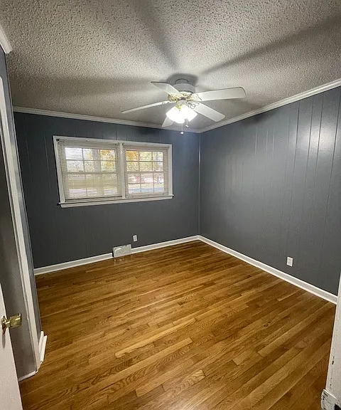 704 Lynnwood Dr — Photo 10