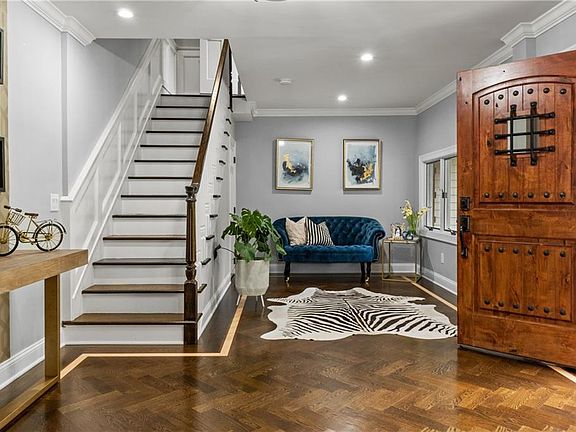 3rd image of 554 Weaver Hill Rd