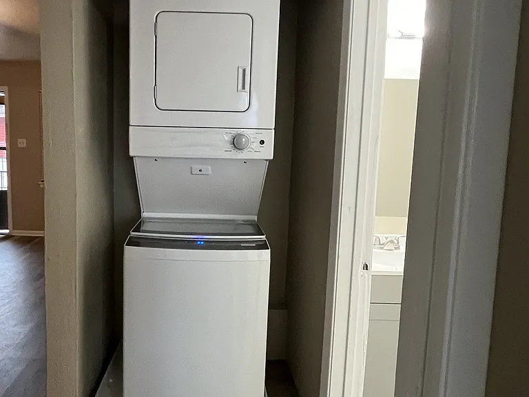 525 Laurel St #18 — Photo 8