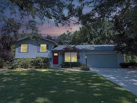 2nd image of 22097 Woodside Dr