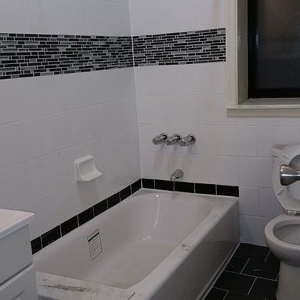 3rd image of 214 E 29th St