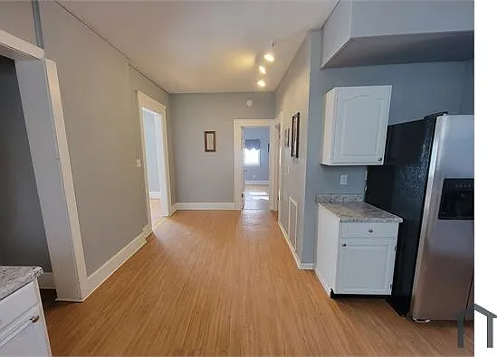 3 bed, 1000 sqft, $1,800 — Photo 2