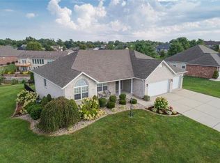15 Ashford Oaks Ct, Maryville, IL 62062
