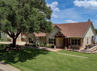11 Dogwood Ln, Hilltop Lakes, TX 77871