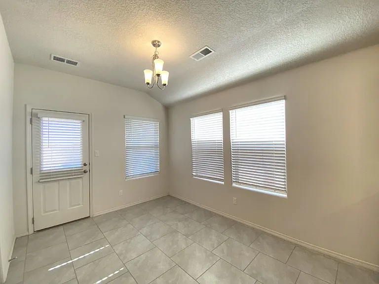 5845 Union Dr NE — Photo 8
