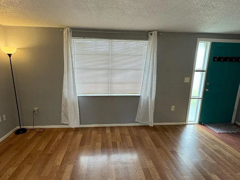 7410 Castanea Dr — Photo 3