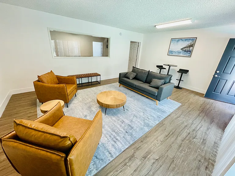 Riviera Apartment Homes — Photo 17