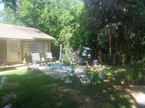 2nd image of 511 W Pecan St
