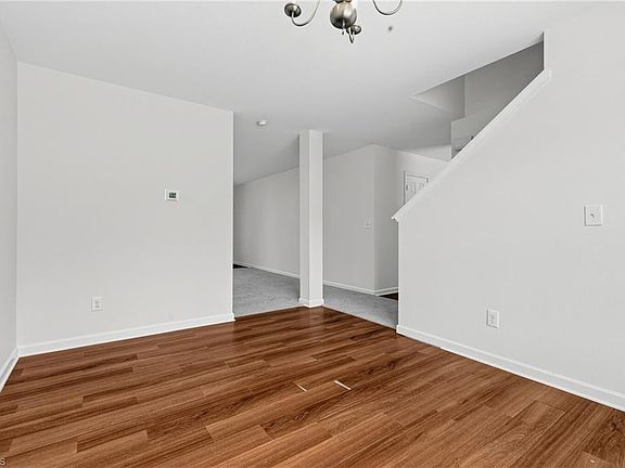 4th image of 332 Azalea Dr