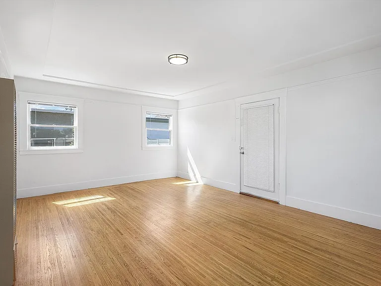 1106 Park Ave #9 - 1 Bed | 1 Bath — Photo 6