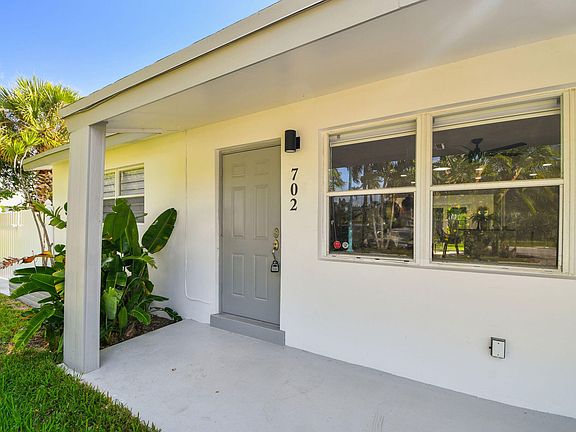 4th image of 702 NE 10th Avenue