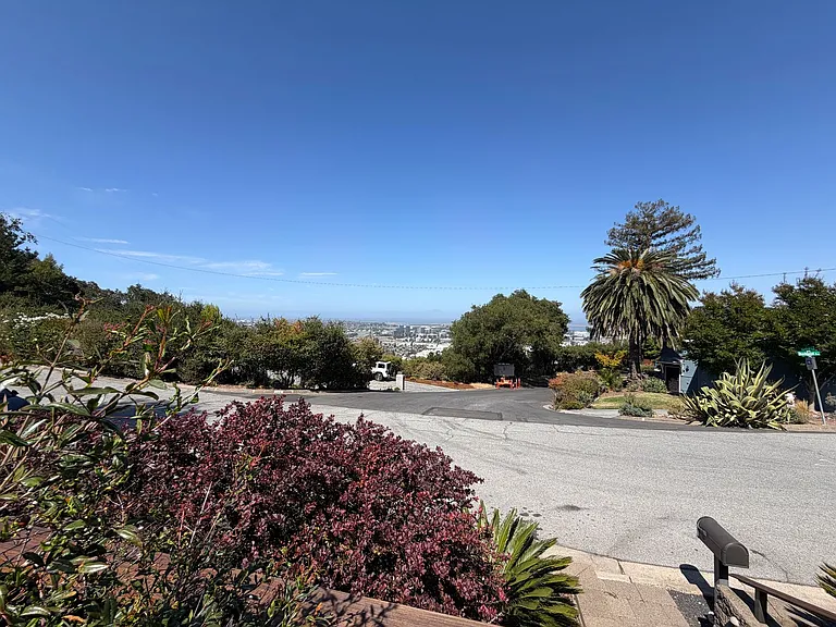 800 Buckland Ave — Photo 3