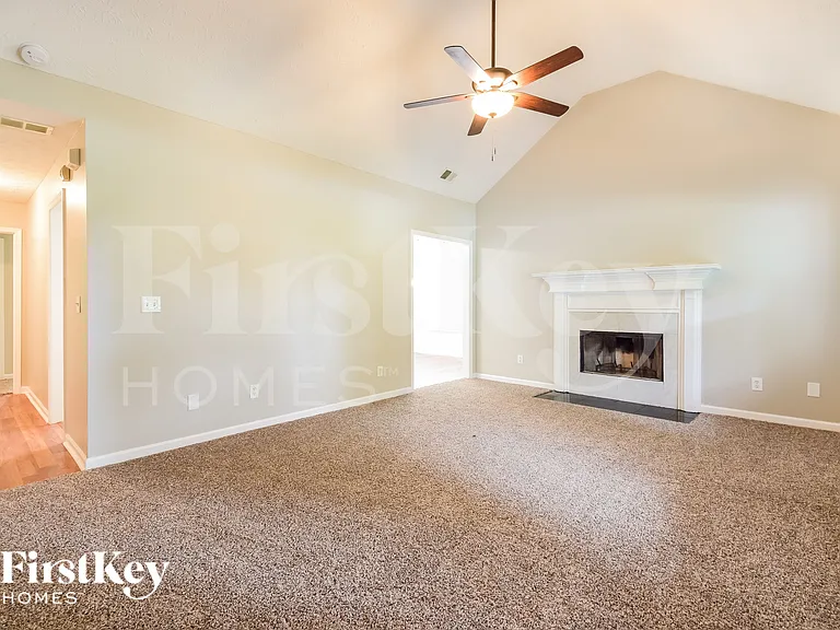 250 Berkshire Dr — Photo 4