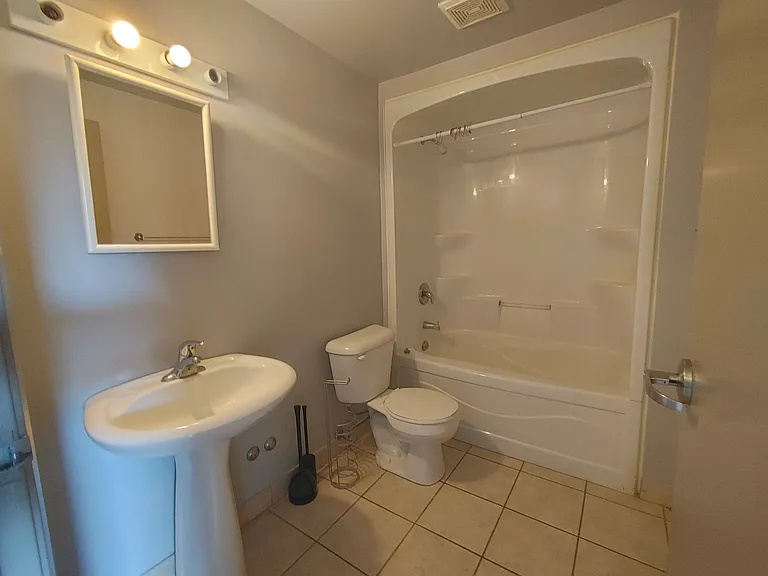 325 Spruce St — Photo 13