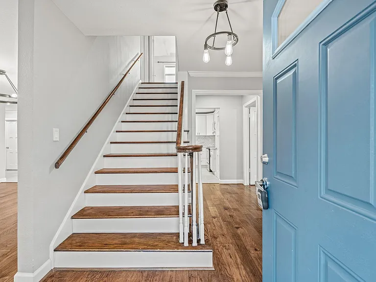 410 Bauxhall Ct — Photo 4