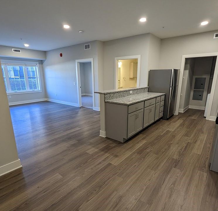2nd image of 315 Locust St #203