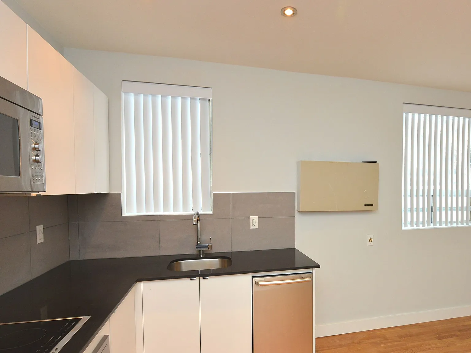 81 - 83 Isabella Street — Photo 2