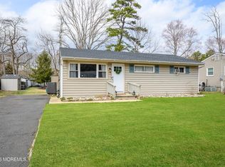14 Blue Spruce Dr, Jackson, NJ