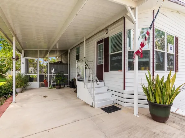 7 Gorda Way, Port St Lucie, FL 34952