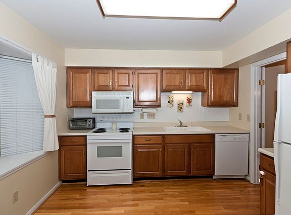 4th image of 9144 Dominion Cir