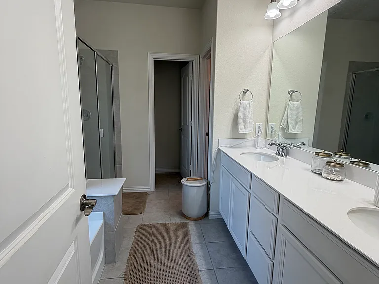 2504 Melrose Dr — Photo 26