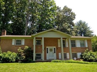 106 Braemar Dr, Hendersonville, NC 28791
