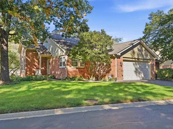 576 Shagbark Dr, Elgin, IL 60123
