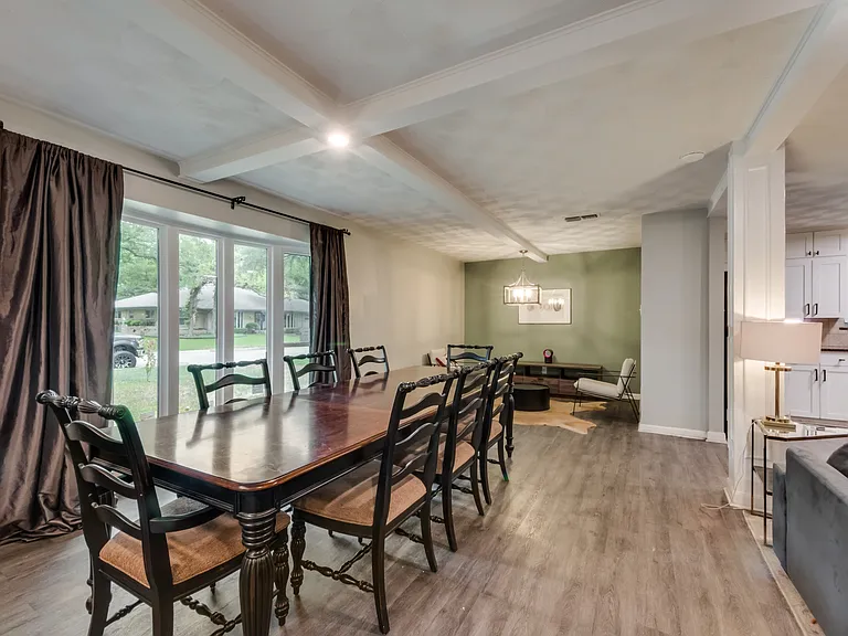 1718 Westminster Dr — Photo 13