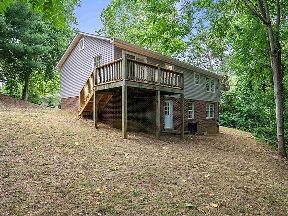 4th image of 1900 Creekside Ct