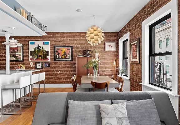 3rd image of 170 W 89th St APT 3A