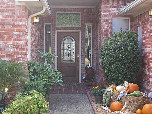 2nd image of 617 Sunset Hill Dr