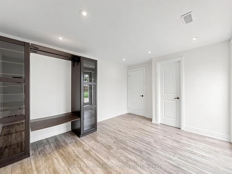 18 King Richard Ct #LOWER — Photo 16