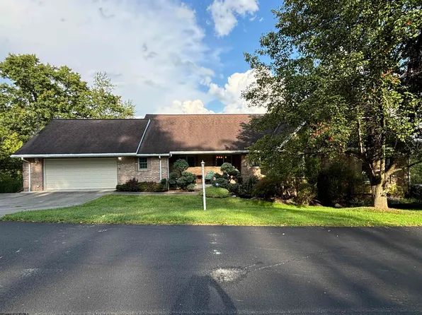 340 Saint James Dr, Clarksburg, WV 26301