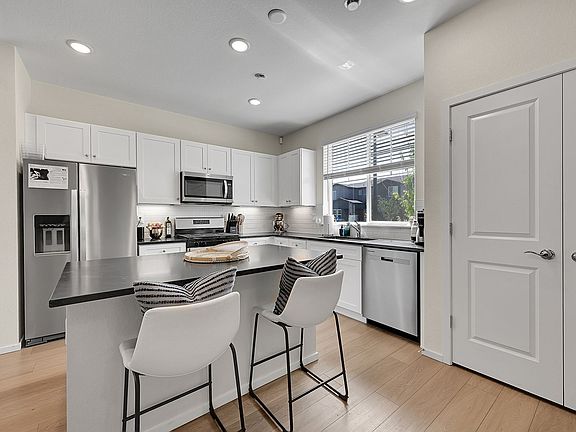 4th image of 23631 E 40th Ave