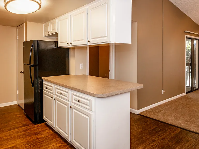 The Avenue Apartments — Photo 43