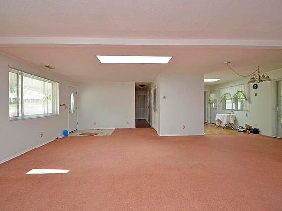 5th image of 317 Brookforest Dr