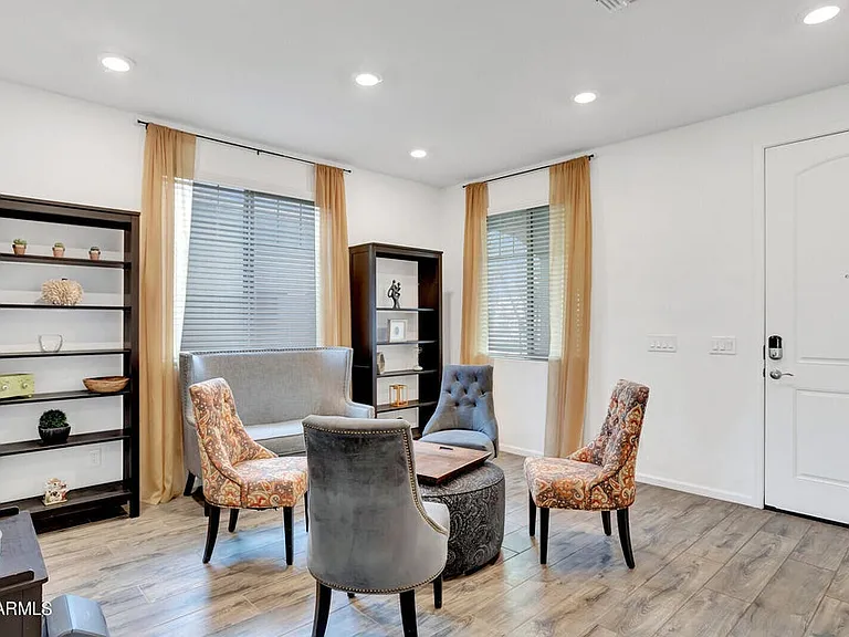 4550 N 92nd Ln — Photo 32
