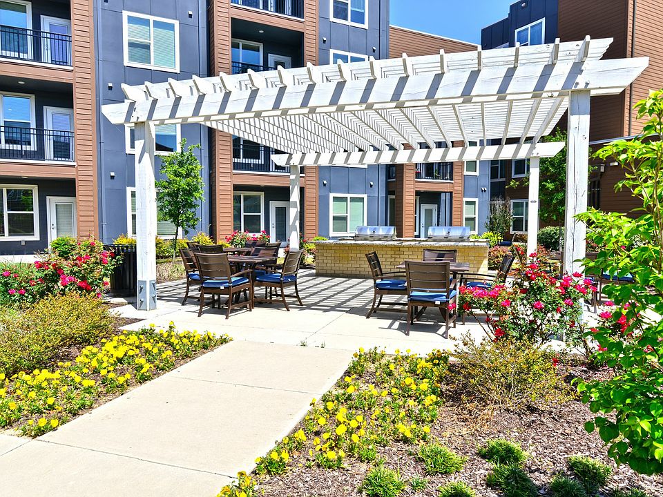 Amenity Courtyard