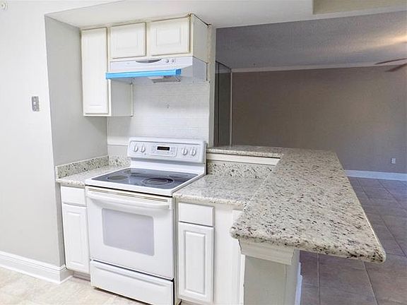 4th image of 7 Heritage Ln #26