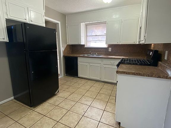 2nd image of 301 NW 83rd St